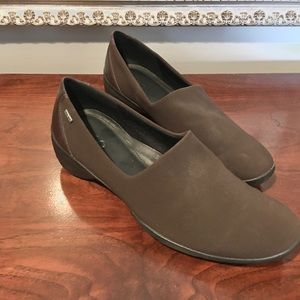 Ecco wedge slip on
